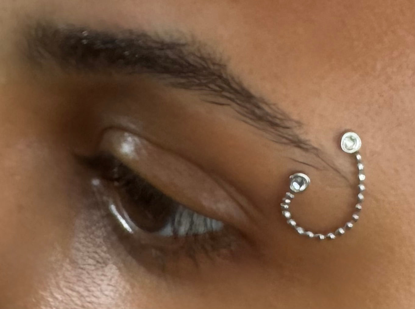 Classic Luna - Discover the choices - Luna Crystal Silver Shimmer on model